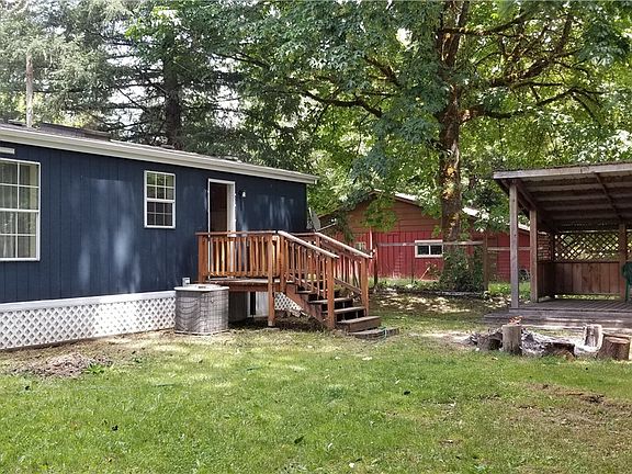 3rd image of 130 Holiday Ln