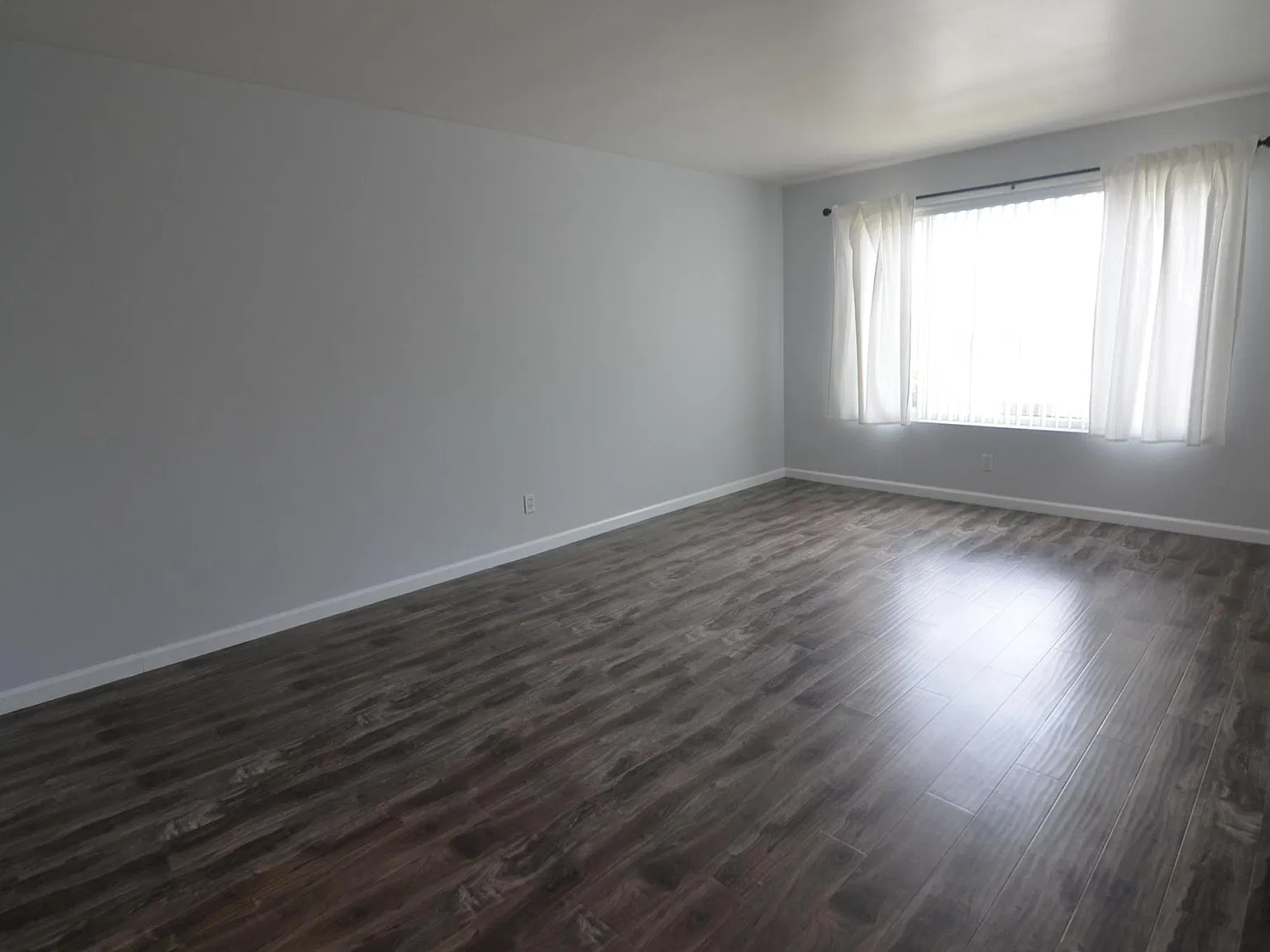 Studio, 600 sqft, $1,675 — Photo 2