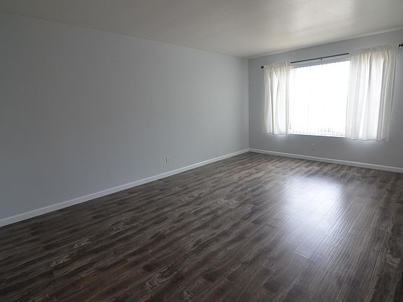 2nd image of 919 N Genesee Ave APT 5