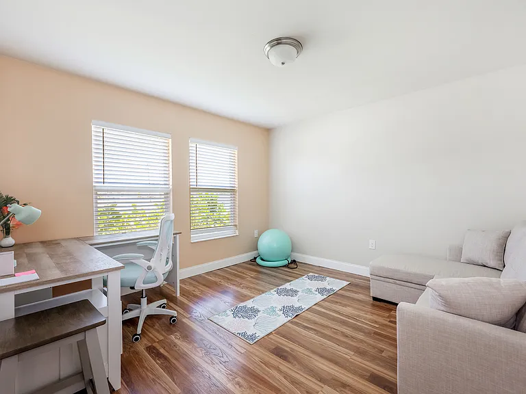 1132 SW 31st St — Photo 15