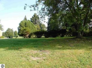 531 Fairlane Dr, Alma, MI 48801