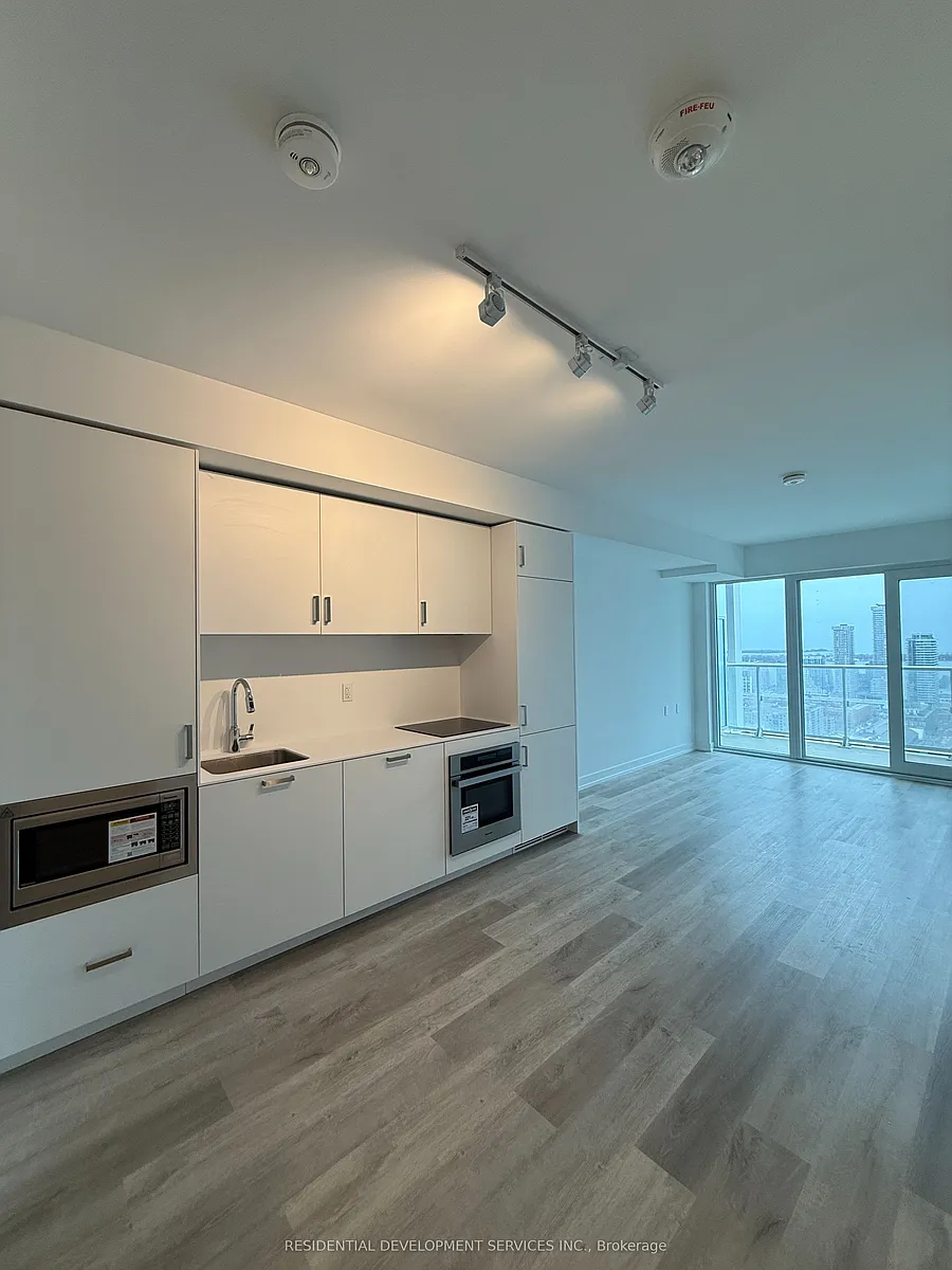 Building Photo - 88 Queen St E #3507