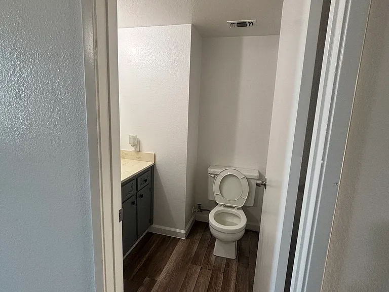 50 N 19th Ave #C — Photo 11