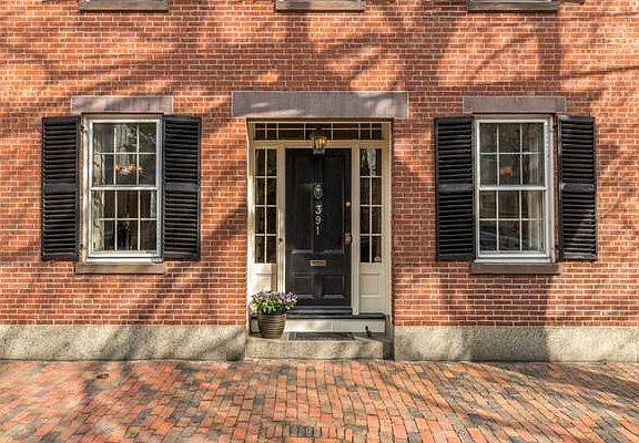 2nd image of 391 Essex St #391