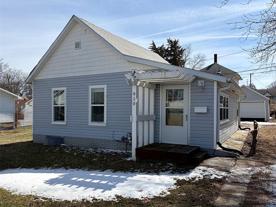 1st image of 910 E Marion St