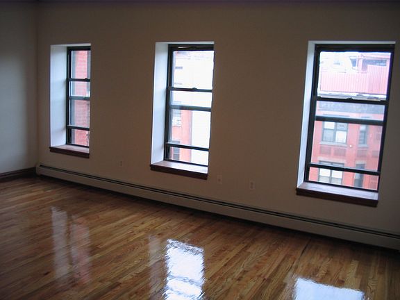 3rd image of 264 Saint James Pl