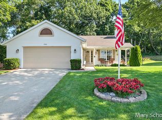 1045 Legacy Dr NE, Comstock Park, MI 49321
