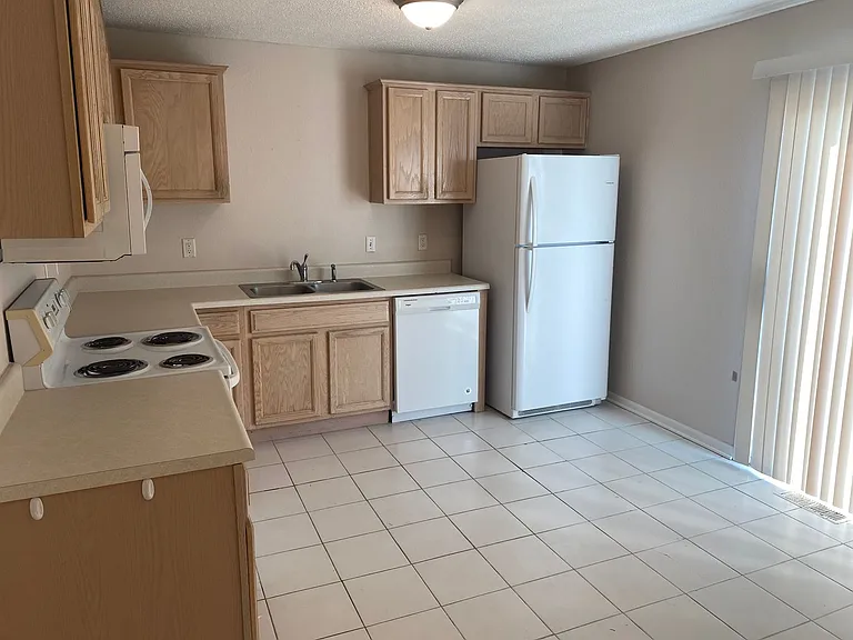 Windsor Townhomes Community — Photo 42
