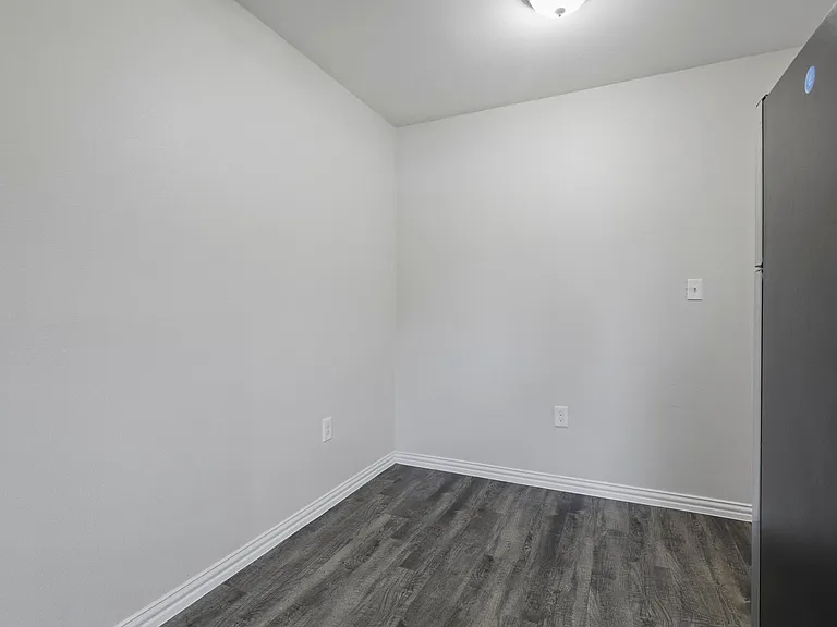 Oak Street Flats: Ranch Style Fully Remodeled Come Check Us Out — Photo 21