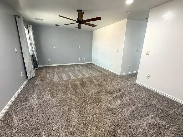 625 S Lone Tree Rd — Photo 8