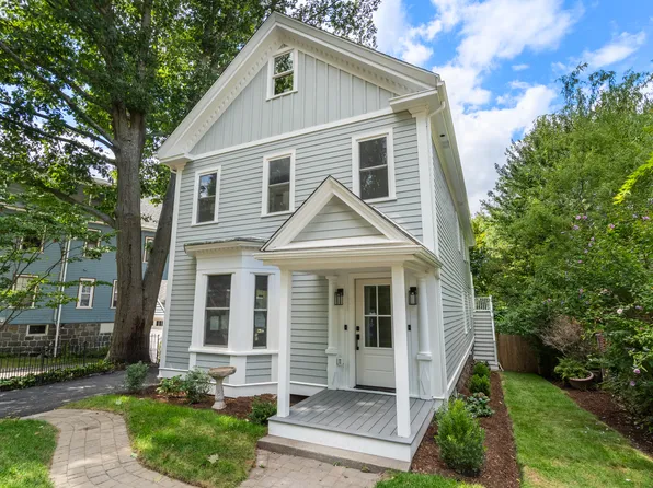 86 Sherwood St Floor 2, Roslindale, MA 02131