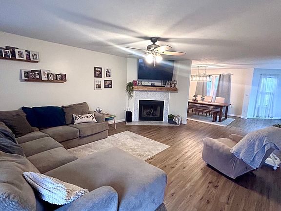 4th image of 1271 N Manchester Dr