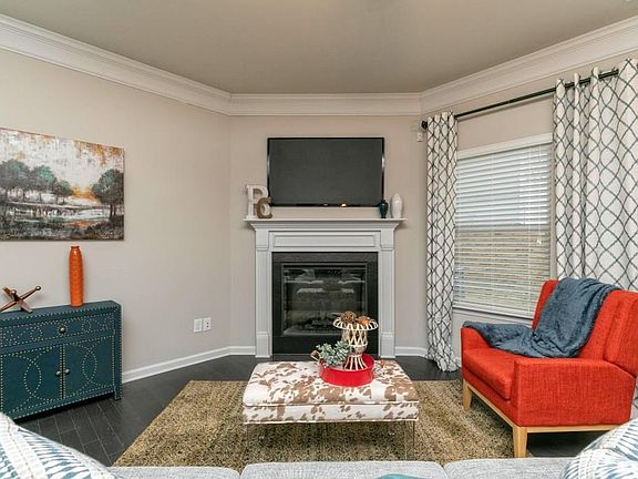 4th image of 462 Crescent Woode Dr