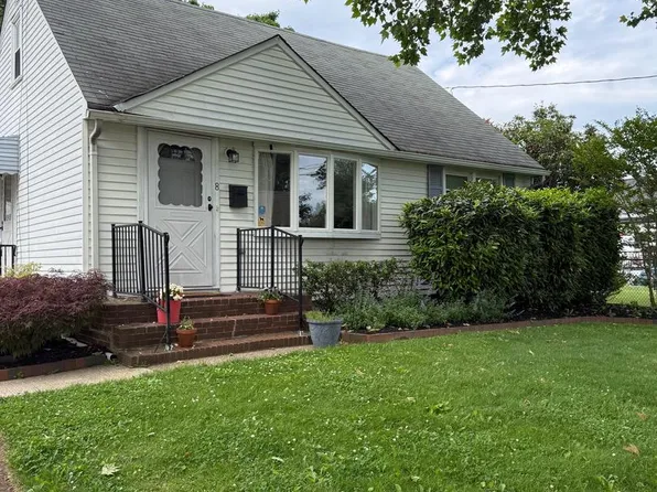 8 Benson Ln, Hamilton, NJ 08610