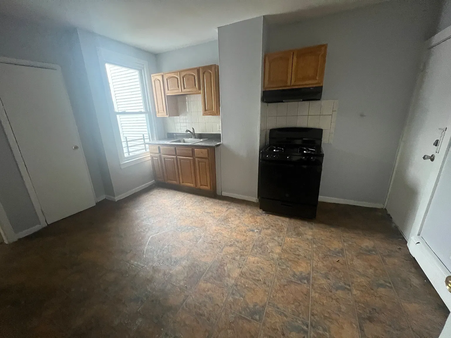 2 bed, $1,900 — Photo 2