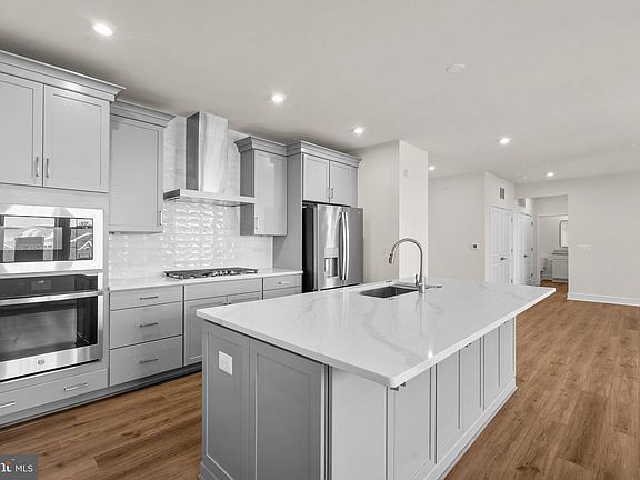 4th image of 23679 Bolton Crescent Ter #404