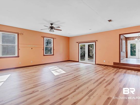 3rd image of 1309 Rainbow Dr W