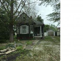 206 N Douglas St, Owaneco, IL 62555