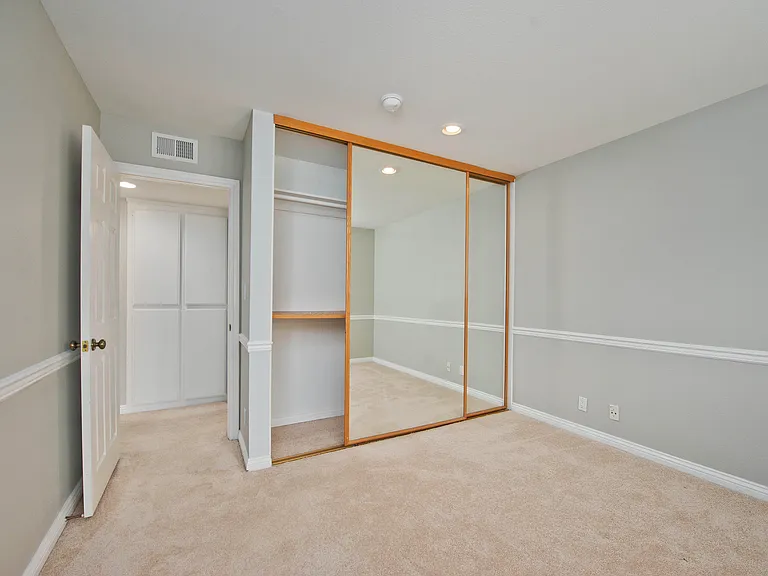21730 Marylee St — Photo 24
