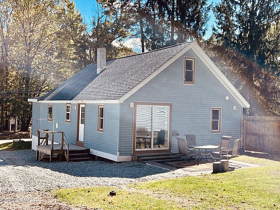 2nd image of 709 Lakeshore Dr