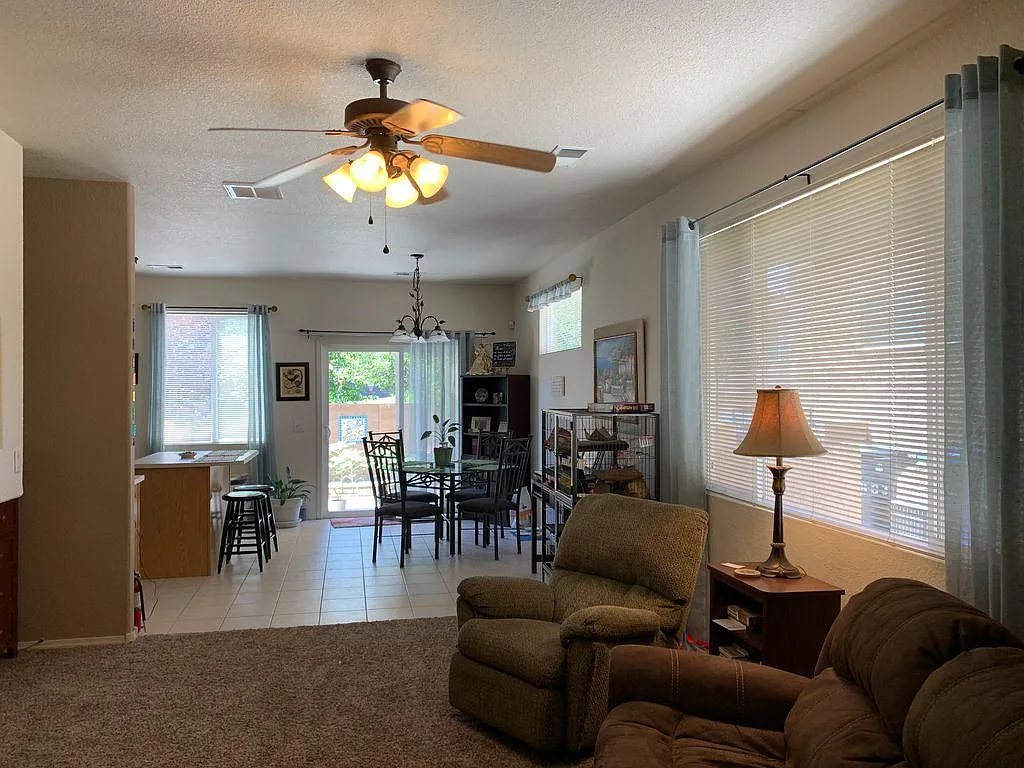 2 bed, 2.5 bath, 1305 sqft, $1,949 — Photo 4