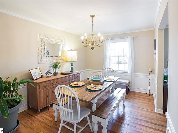 5th image of 203 Rosemary Ln