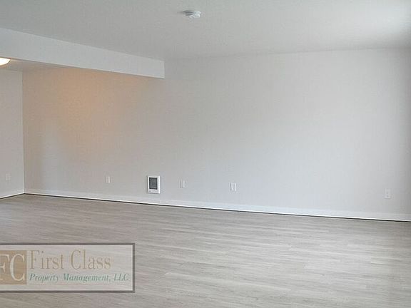 4th image of 2725 Maywood Dr