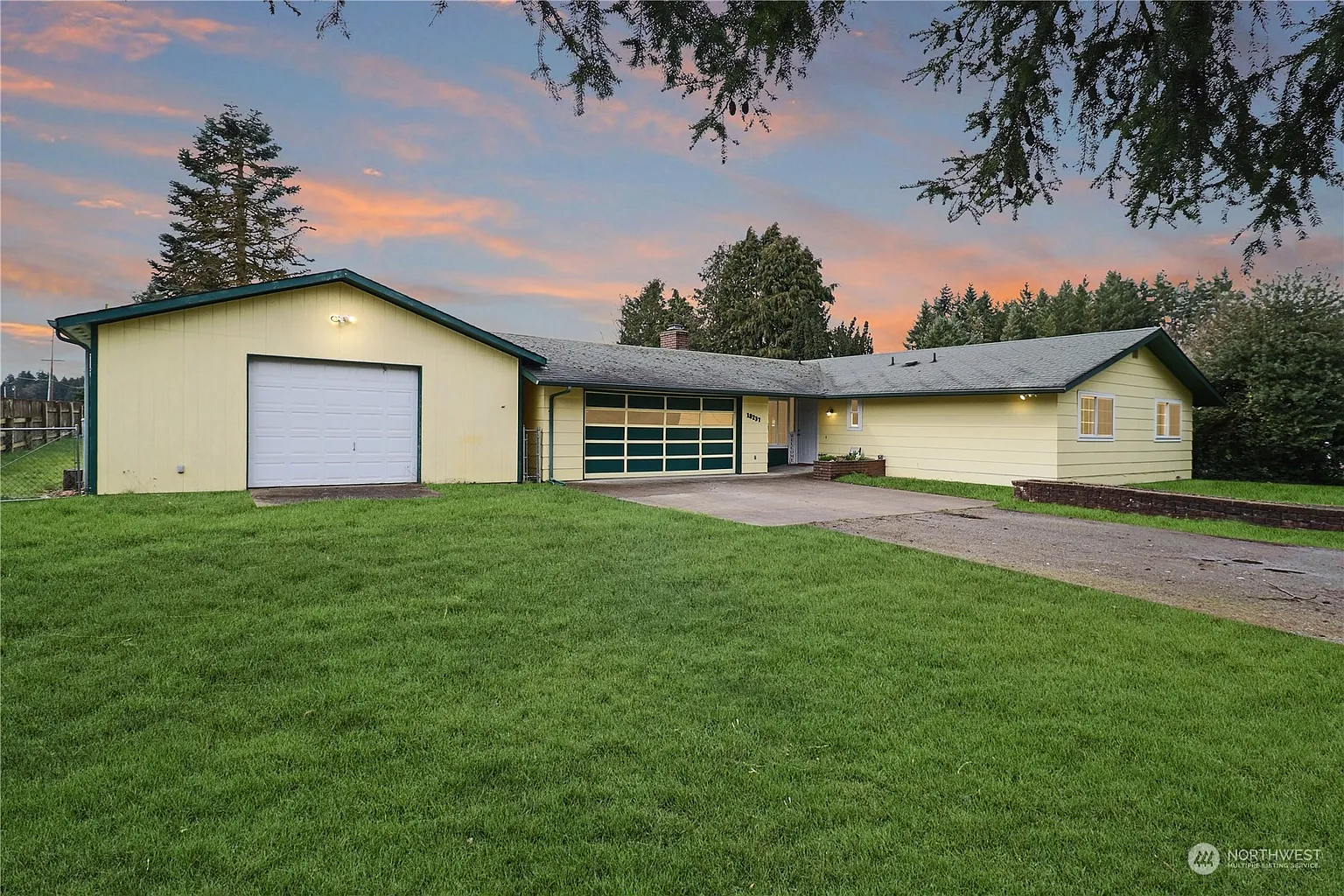 18237 Nutmeg Court SW photo 1
