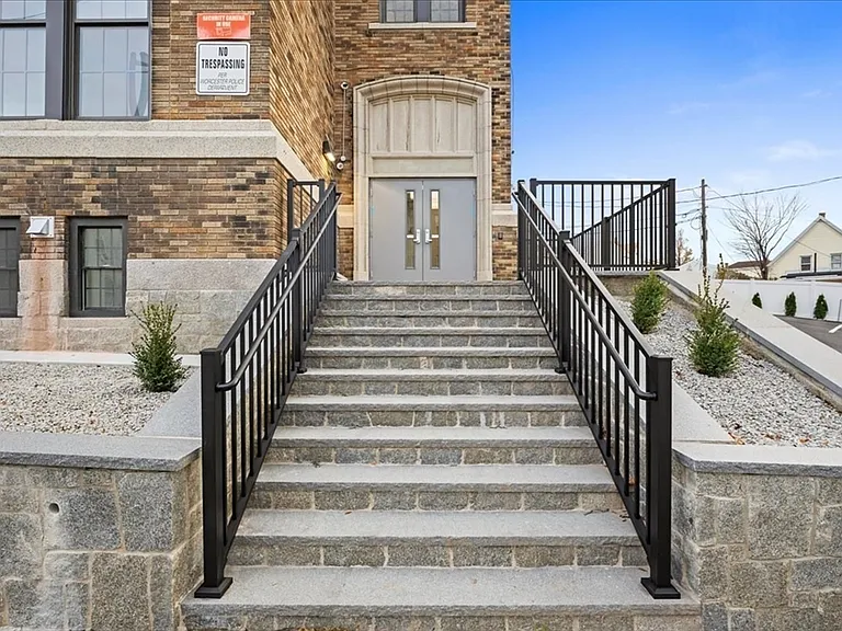 22 Waverly St #102 — Photo 9