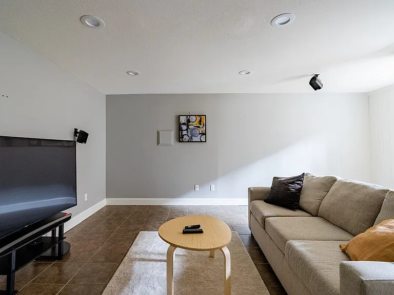 331 16th Ave E — Photo 13