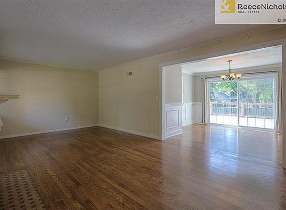 4th image of 2707 W 47th Ter