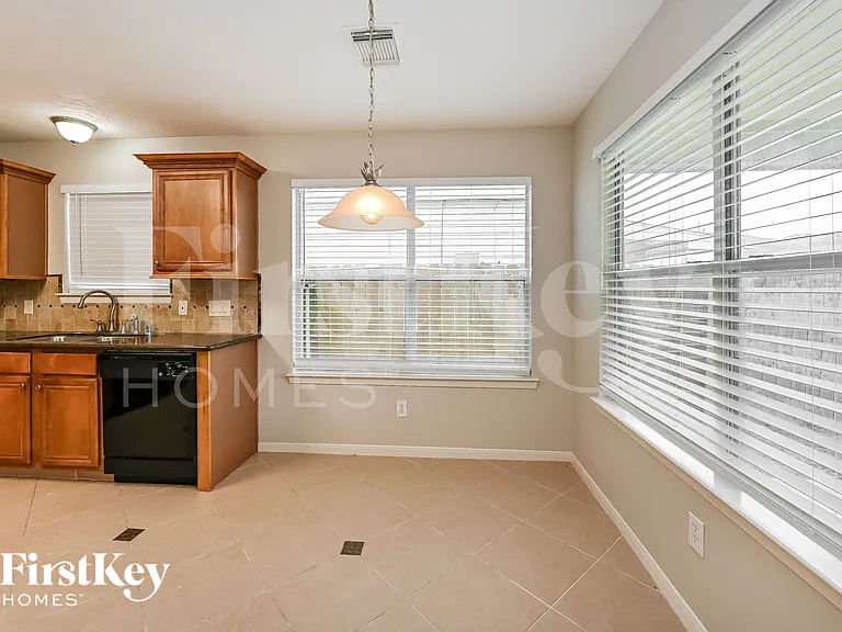 21602 Skyla Cir — Photo 6