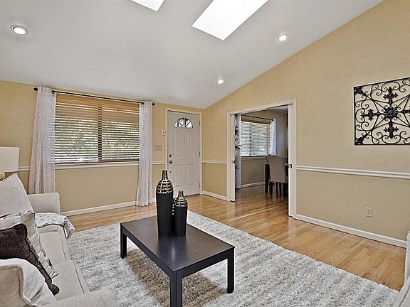 4th image of 939 Delmas Ave