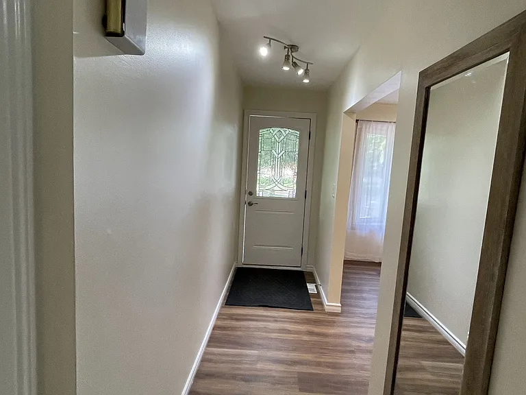 37 E Rutherford Dr #MAIN FLOOR — Photo 27