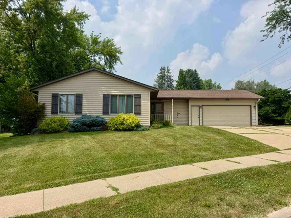 1310 Ashley Dr, Iowa City, IA 52246