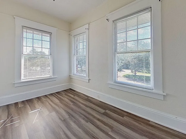 907 Copeland St — Photo 10