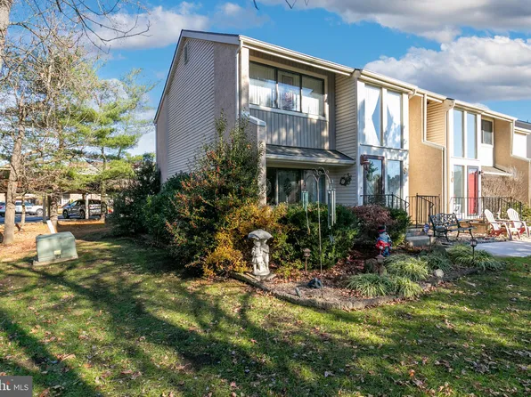 9 Tulip Ct, Mount Laurel, NJ 08054