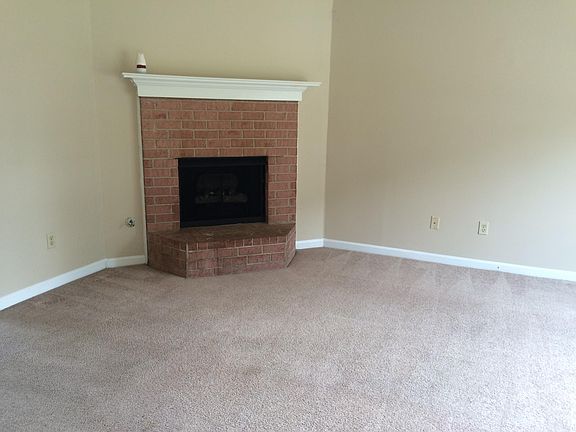 4th image of 2560 S Avalon Dr