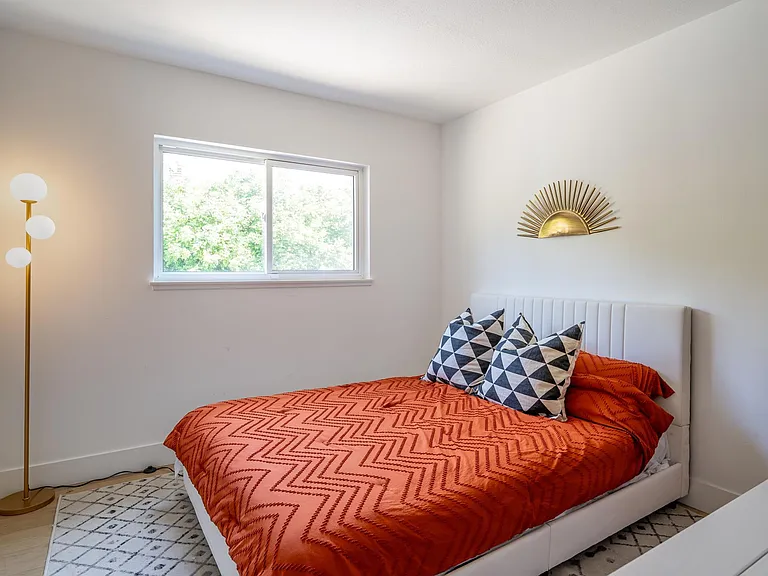 1419 Oberlin Ave — Photo 7