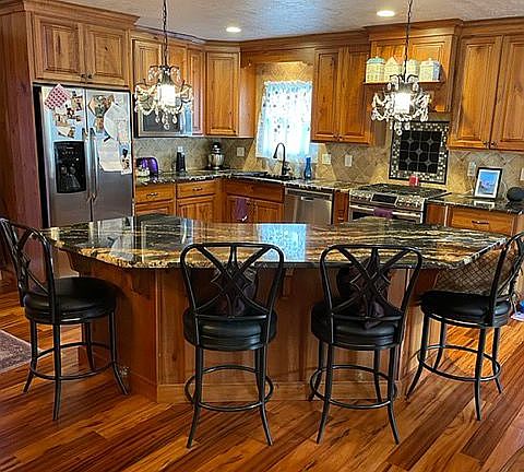 snack bar - granite counter 