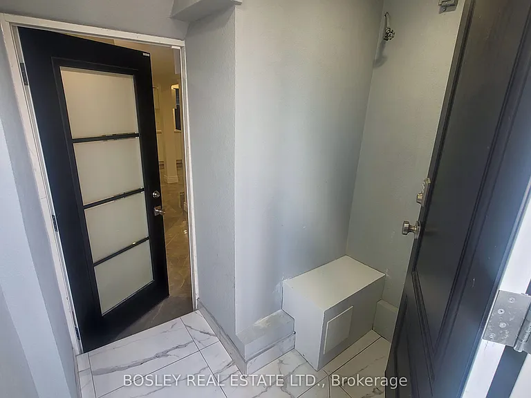 623 Dupont St #LOWER LEVEL — Photo 4
