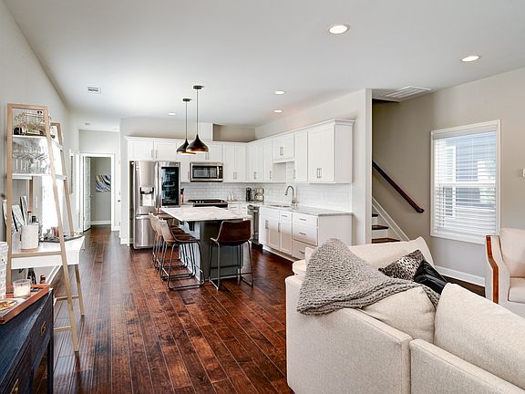 3rd image of 7639 Veranda Ct