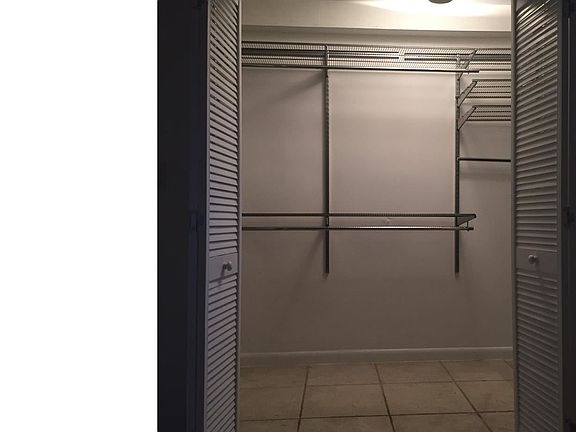 4th image of 1441 Lincoln Ct #207