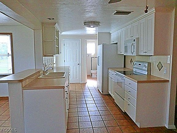 5th image of 12362 3rd St