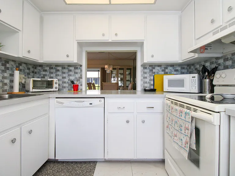 239 Palm Dr #2 — Photo 6