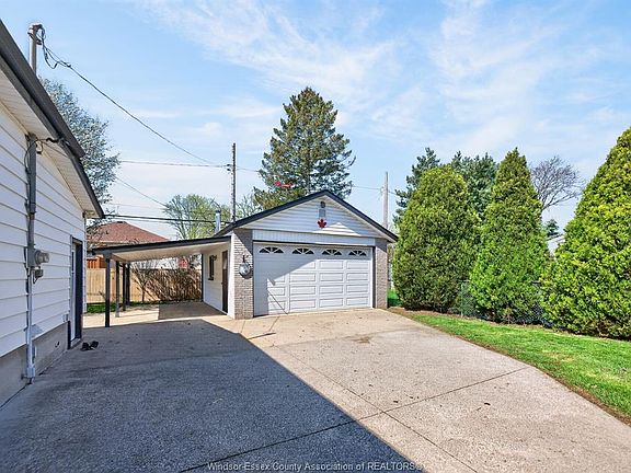 4th image of 2489 Francois Rd