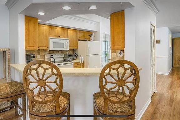 3rd image of 870 Gulf Pavilion Dr #201