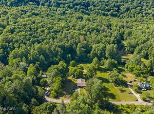 369 Back Valley Rd, Oliver Springs, TN 37840
