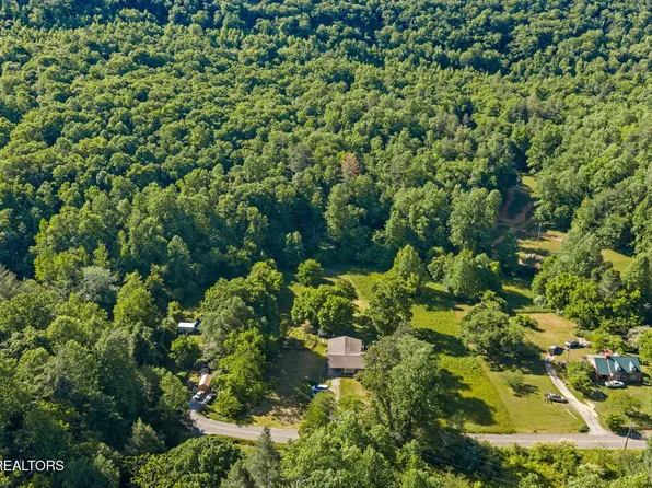369 Back Valley Rd, Oliver Springs, TN 37840