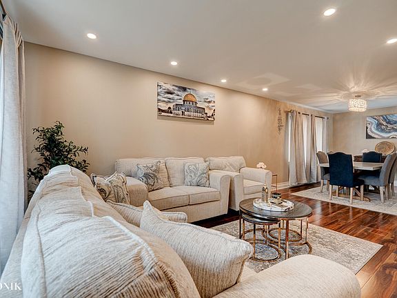 3rd image of 6406 W 89th Pl
